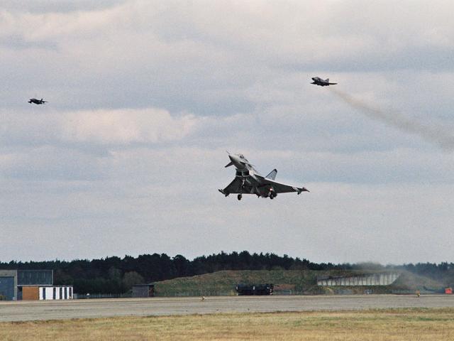 Erstflug EF